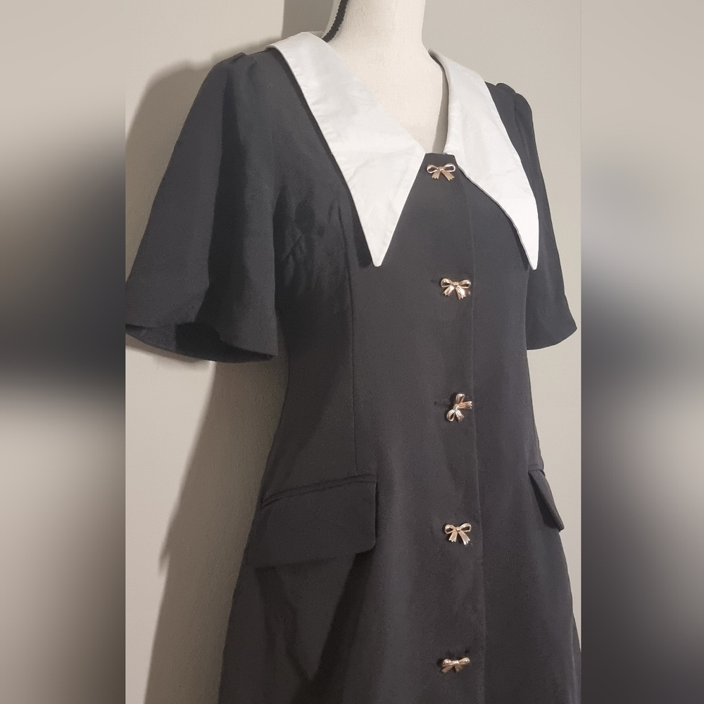 Super cute black dress with metal bow buttons - Picture 2 of 4